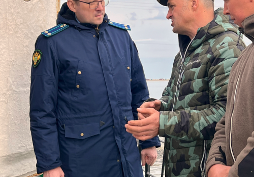 Магаданский транспортный прокурор осуществил рабочий визит на паромную переправу на реке Яна