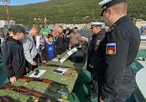 Правда и сила флота: делегация СОШ п. Ягодное приняла участие в патриотической акции «Тихоокеанская слава. Сила в правде - 2026»